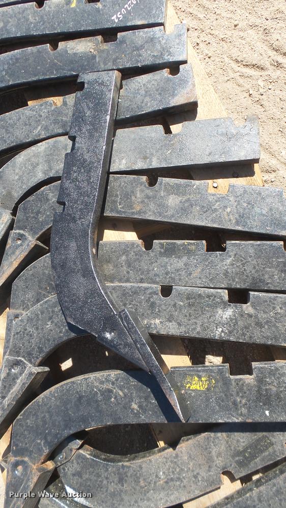 (14) cultivator shanks in Kinsley, KS Item DE9653 sold Purple Wave