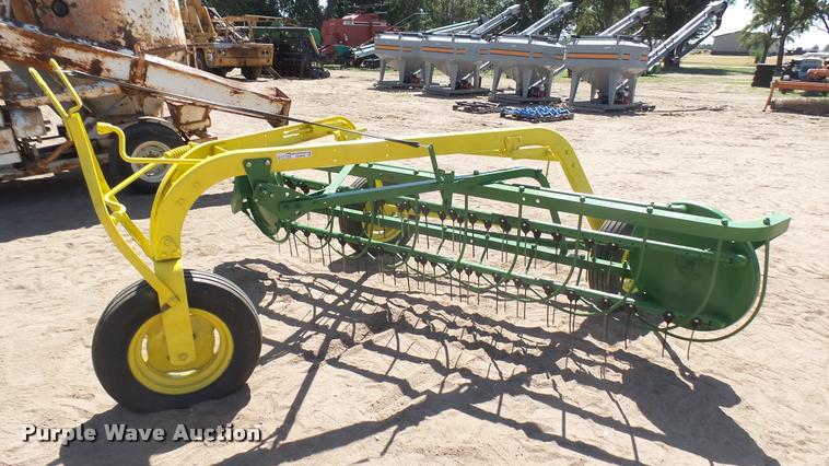 image for item DE9669 John Deere side delivery hay rake