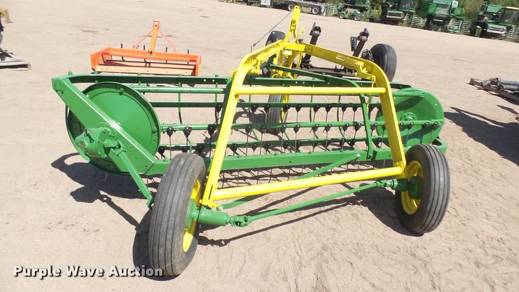 image for item DE9669 John Deere side delivery hay rake