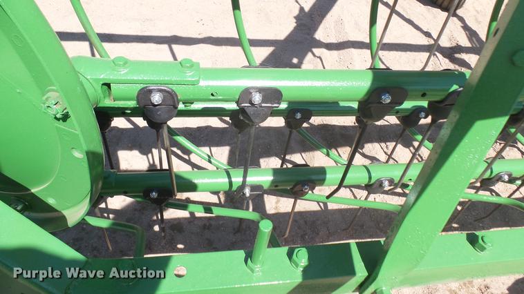 image for item DE9669 John Deere side delivery hay rake
