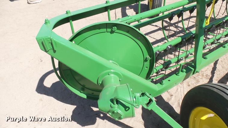 image for item DE9669 John Deere side delivery hay rake