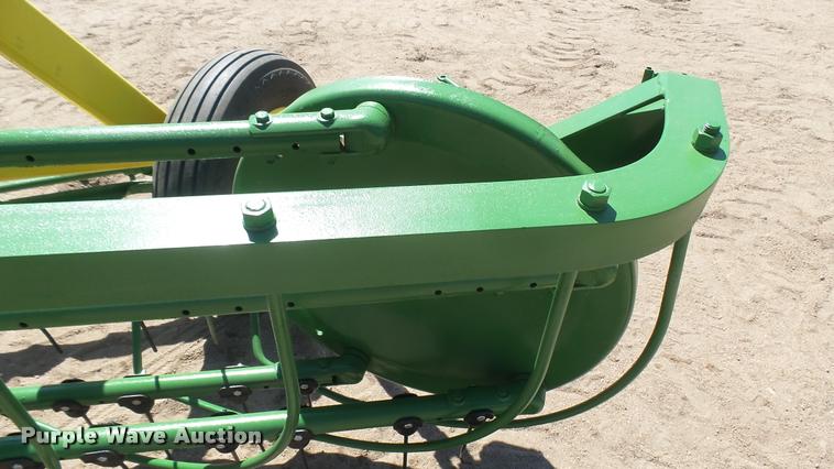 image for item DE9669 John Deere side delivery hay rake