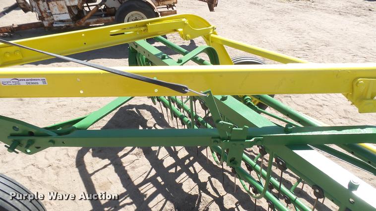 image for item DE9669 John Deere side delivery hay rake