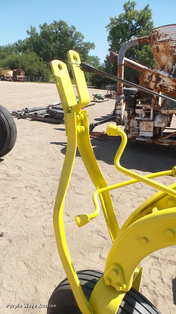 image for item DE9669 John Deere side delivery hay rake