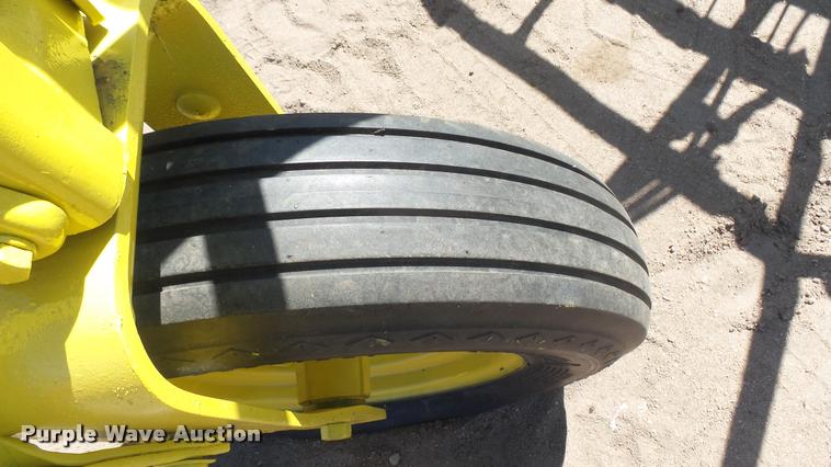 image for item DE9669 John Deere side delivery hay rake