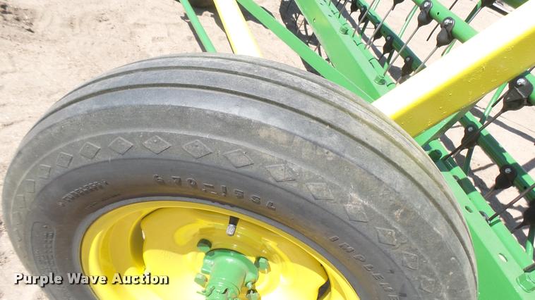 image for item DE9669 John Deere side delivery hay rake