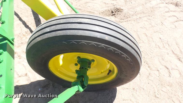 image for item DE9669 John Deere side delivery hay rake