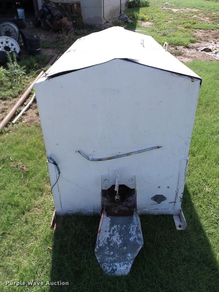 Cake feeder in Channing, TX | Item DG9976 sold | Purple Wave