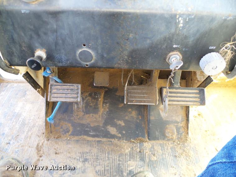 image for item DG9988 1975 Case 1070 tractor