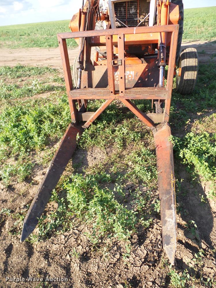 image for item DG9988 1975 Case 1070 tractor