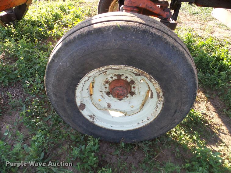 image for item DG9988 1975 Case 1070 tractor