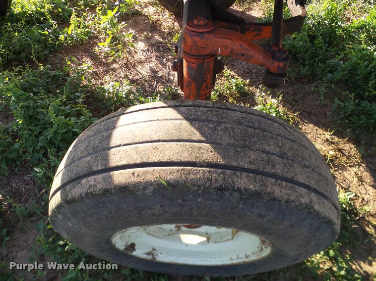 image for item DG9988 1975 Case 1070 tractor