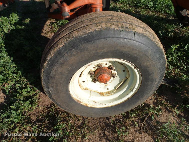 image for item DG9988 1975 Case 1070 tractor