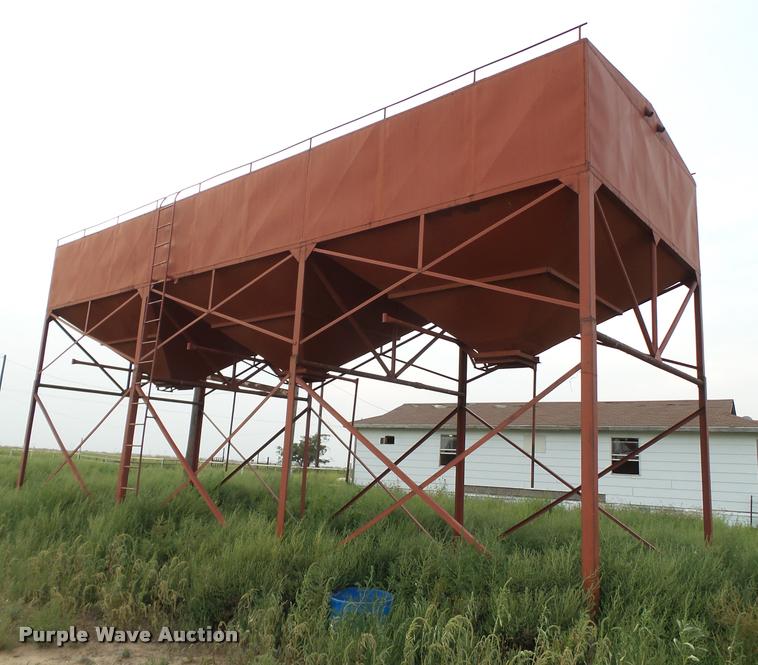 image for item DL9010 Overhead triple hopper feed bin