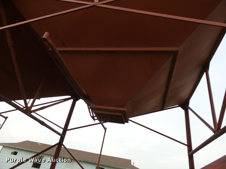 image for item DL9010 Overhead triple hopper feed bin