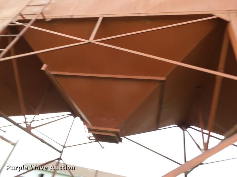 image for item DL9010 Overhead triple hopper feed bin