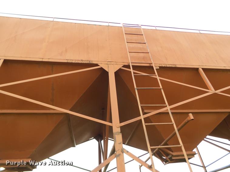 image for item DL9010 Overhead triple hopper feed bin