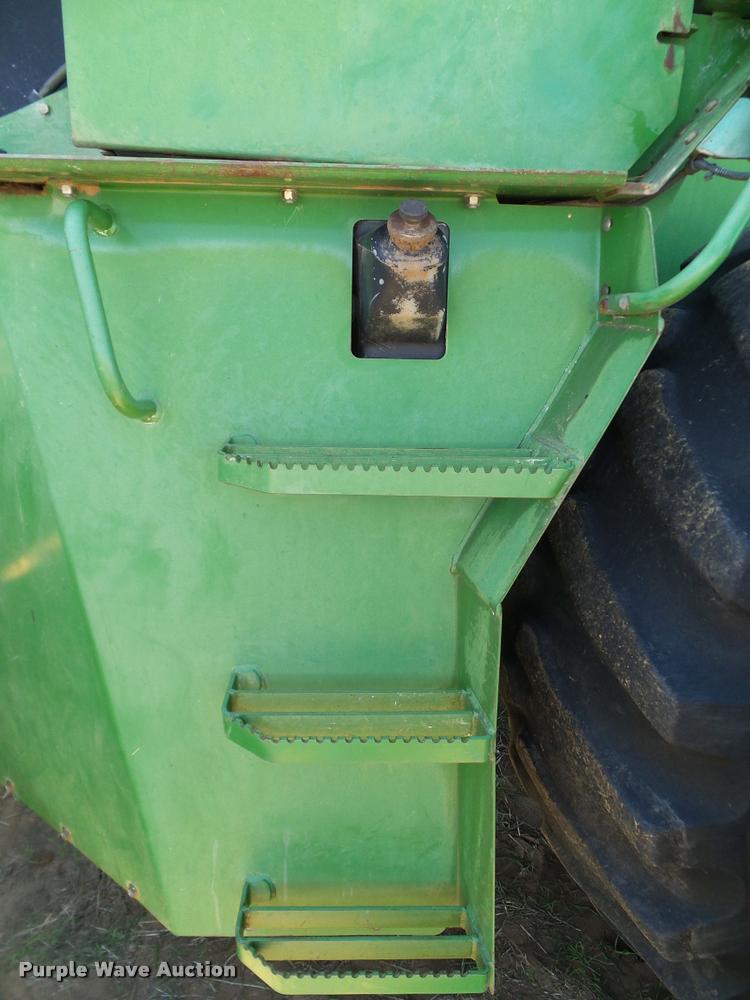 image for item DL9053 1991 John Deere 8960 4WD tractor