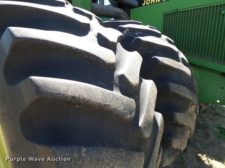 image for item DL9053 1991 John Deere 8960 4WD tractor