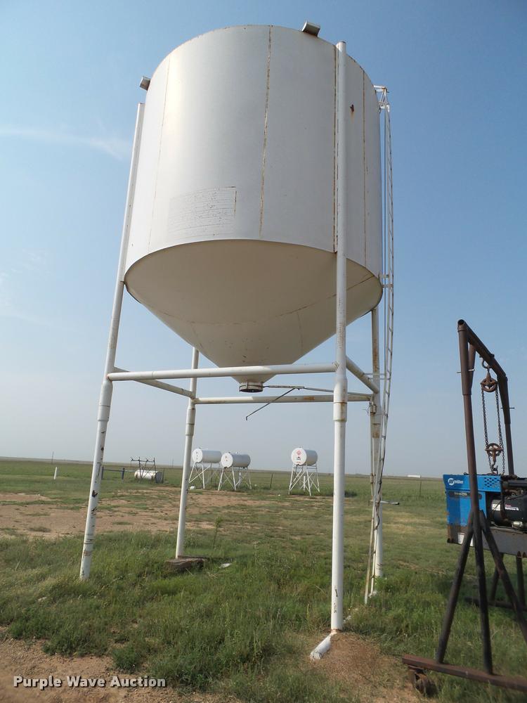 Overhead feed bin in Channing, TX Item DL9055 sold Purple Wave