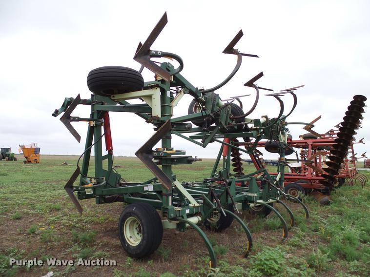 image for item DL9071 QuinStar Fallow Master II sweep plow