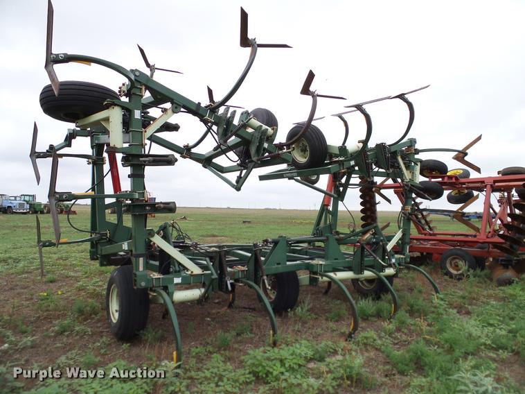 image for item DL9071 QuinStar Fallow Master II sweep plow