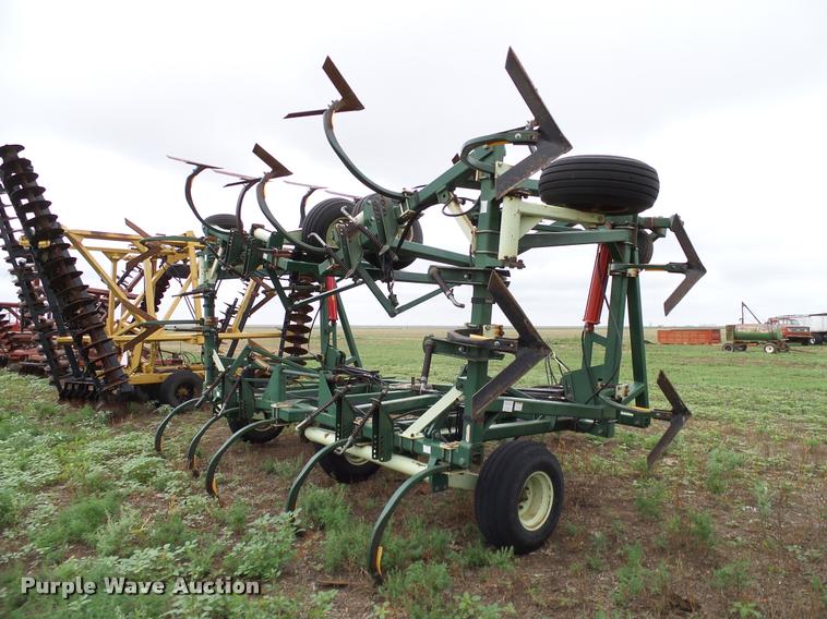 image for item DL9071 QuinStar Fallow Master II sweep plow