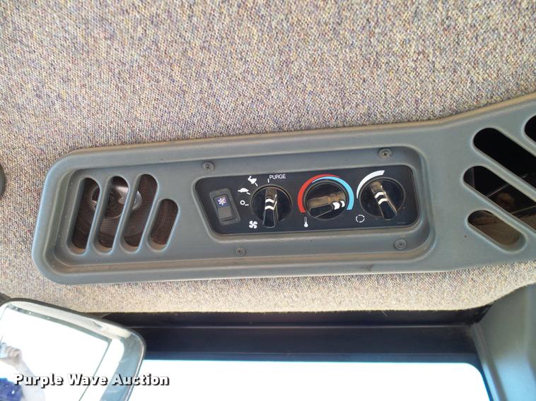 image for item DL9076 1995 Ford 9680 4WD tractor