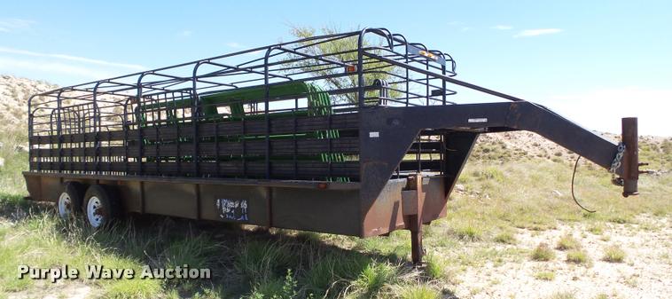 image for item DL9121 1988 Gooseneck livestock trailer