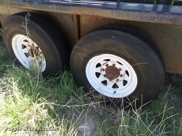 image for item DL9121 1988 Gooseneck livestock trailer