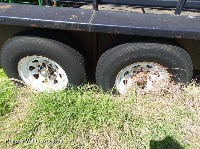 image for item DL9121 1988 Gooseneck livestock trailer