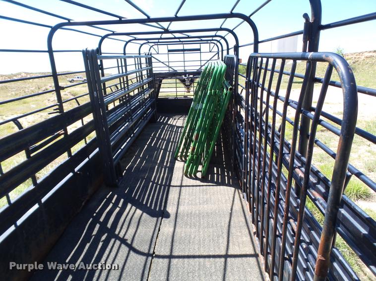 image for item DL9121 1988 Gooseneck livestock trailer