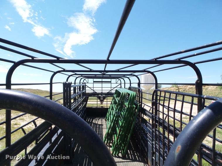 image for item DL9121 1988 Gooseneck livestock trailer