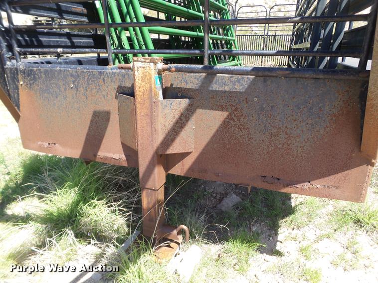 image for item DL9121 1988 Gooseneck livestock trailer