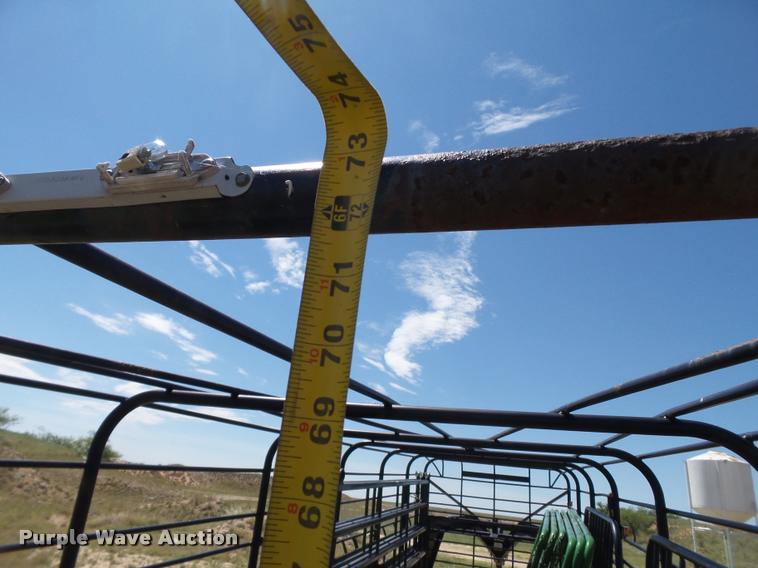 image for item DL9121 1988 Gooseneck livestock trailer