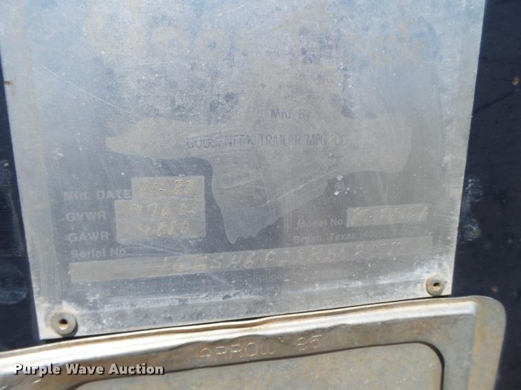 image for item DL9121 1988 Gooseneck livestock trailer