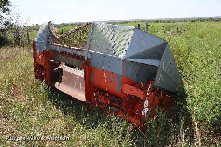image for item DM9292 Allis Chalmers corn head