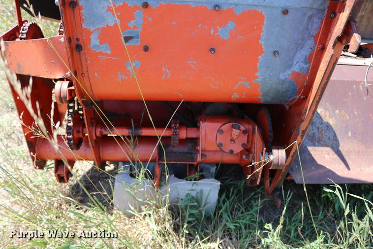 image for item DM9292 Allis Chalmers corn head