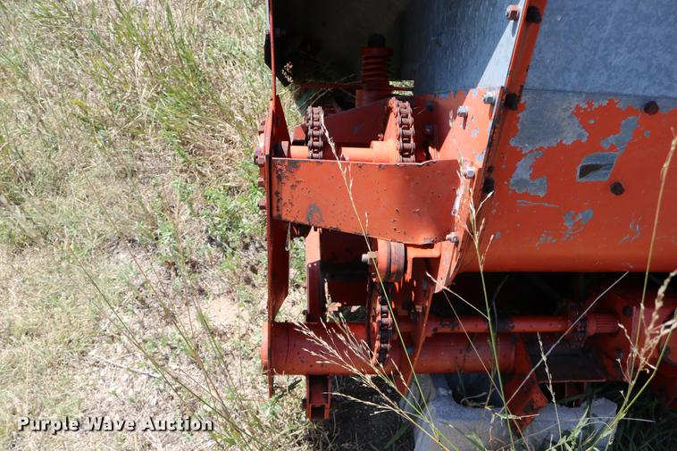 image for item DM9292 Allis Chalmers corn head