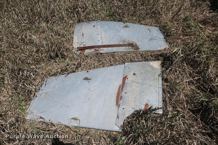 image for item DM9293 Allis Chalmers corn head