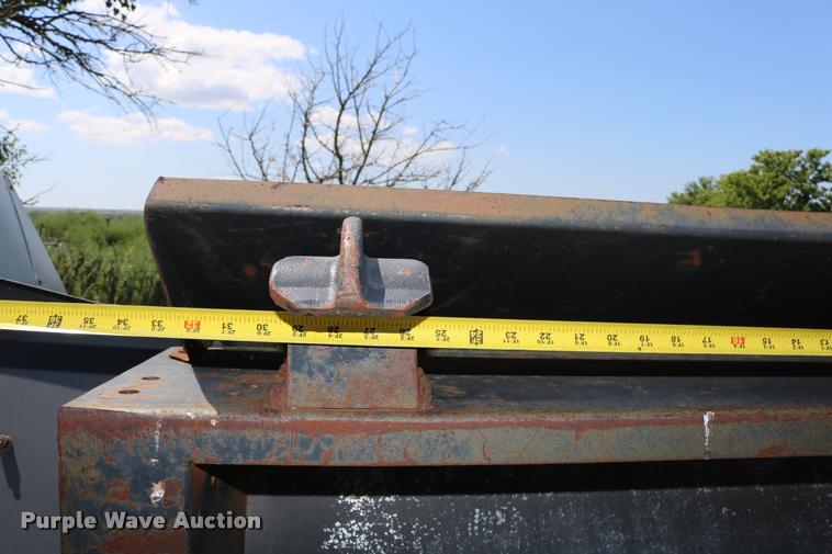 image for item DM9293 Allis Chalmers corn head