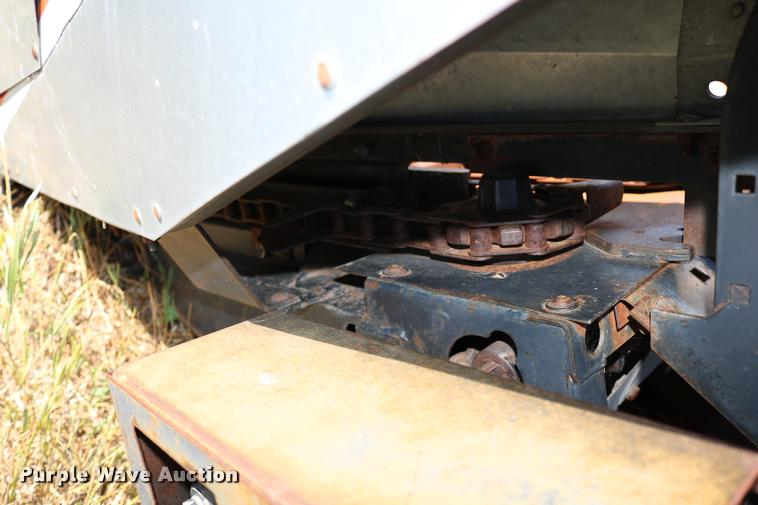 image for item DM9293 Allis Chalmers corn head