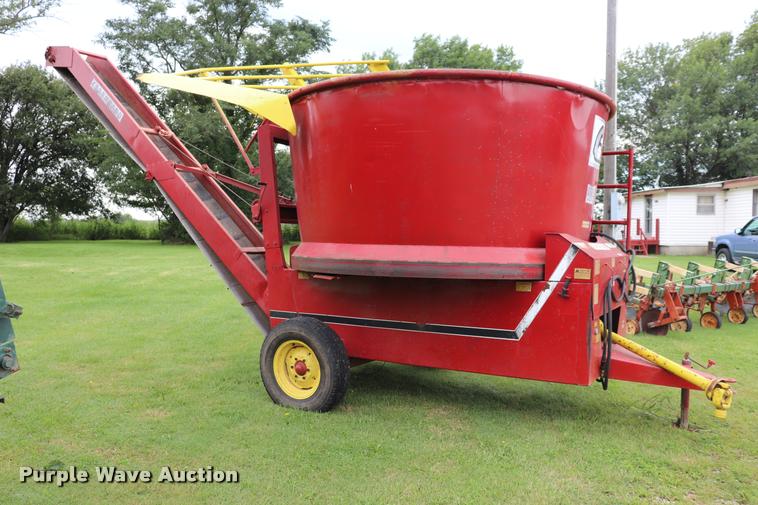 image for item DQ9430 Farm Hand 880 tub grinder