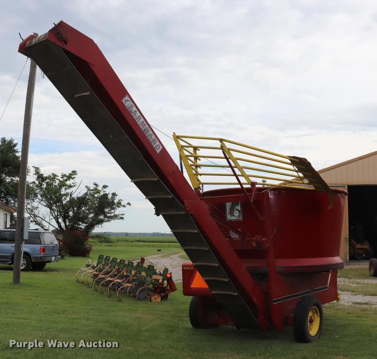 image for item DQ9430 Farm Hand 880 tub grinder
