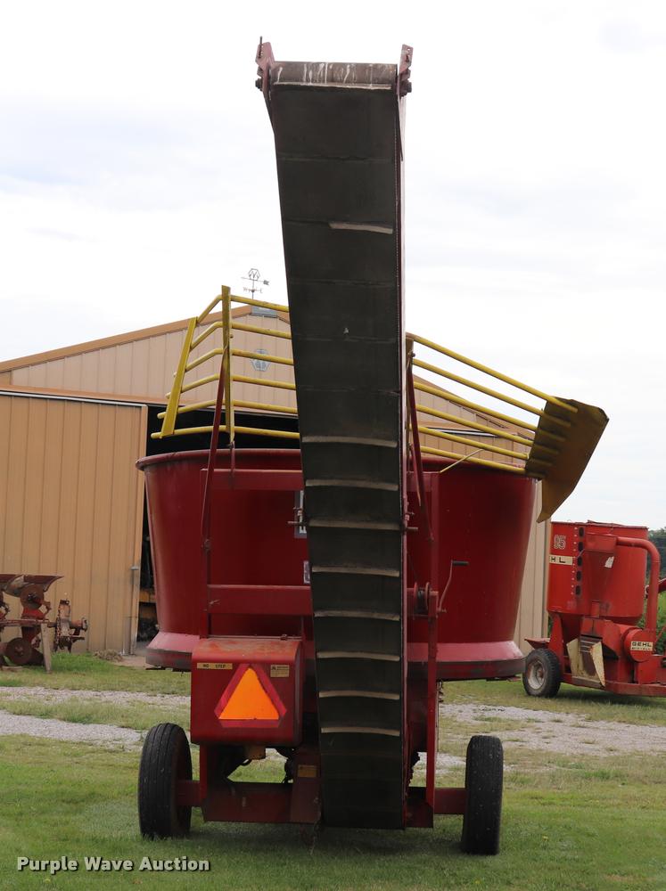 image for item DQ9430 Farm Hand 880 tub grinder