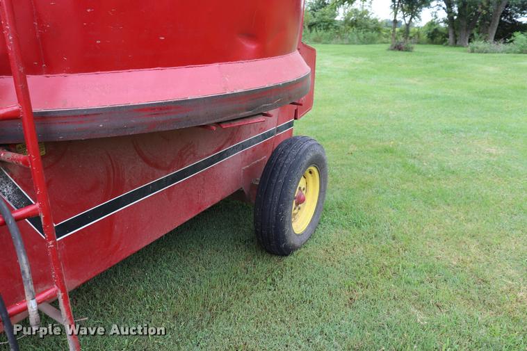 image for item DQ9430 Farm Hand 880 tub grinder