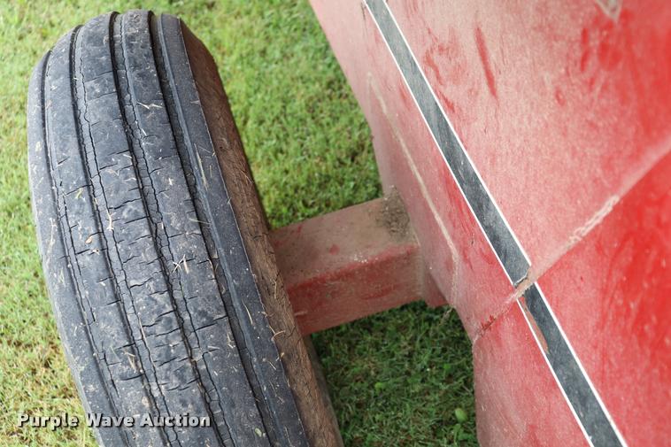 image for item DQ9430 Farm Hand 880 tub grinder