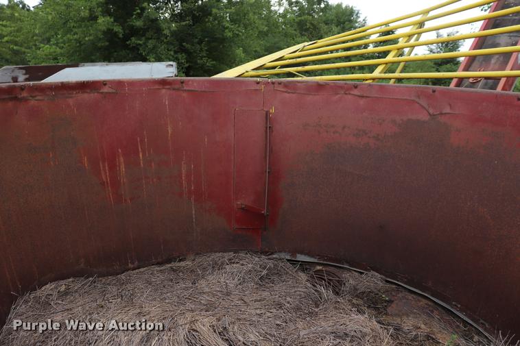 image for item DQ9430 Farm Hand 880 tub grinder