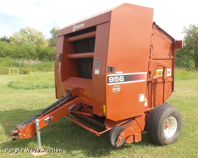 image for item DR9256 2004 Hesston 956A round baler