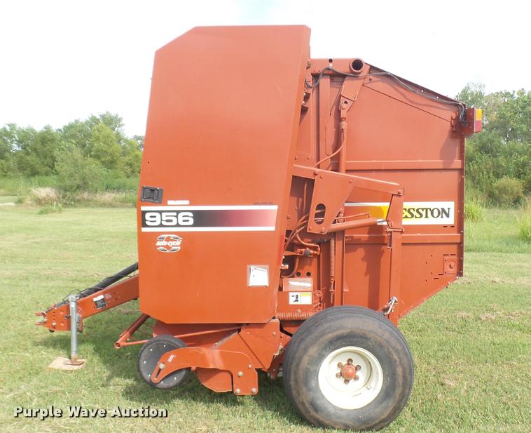 image for item DR9256 2004 Hesston 956A round baler